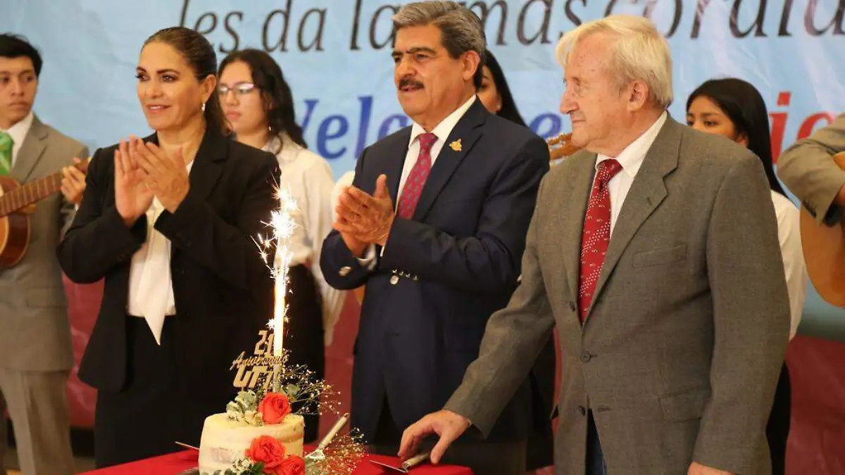 17 Celebra la Universidad Tecnológica de Torreón su 21º Aniversario