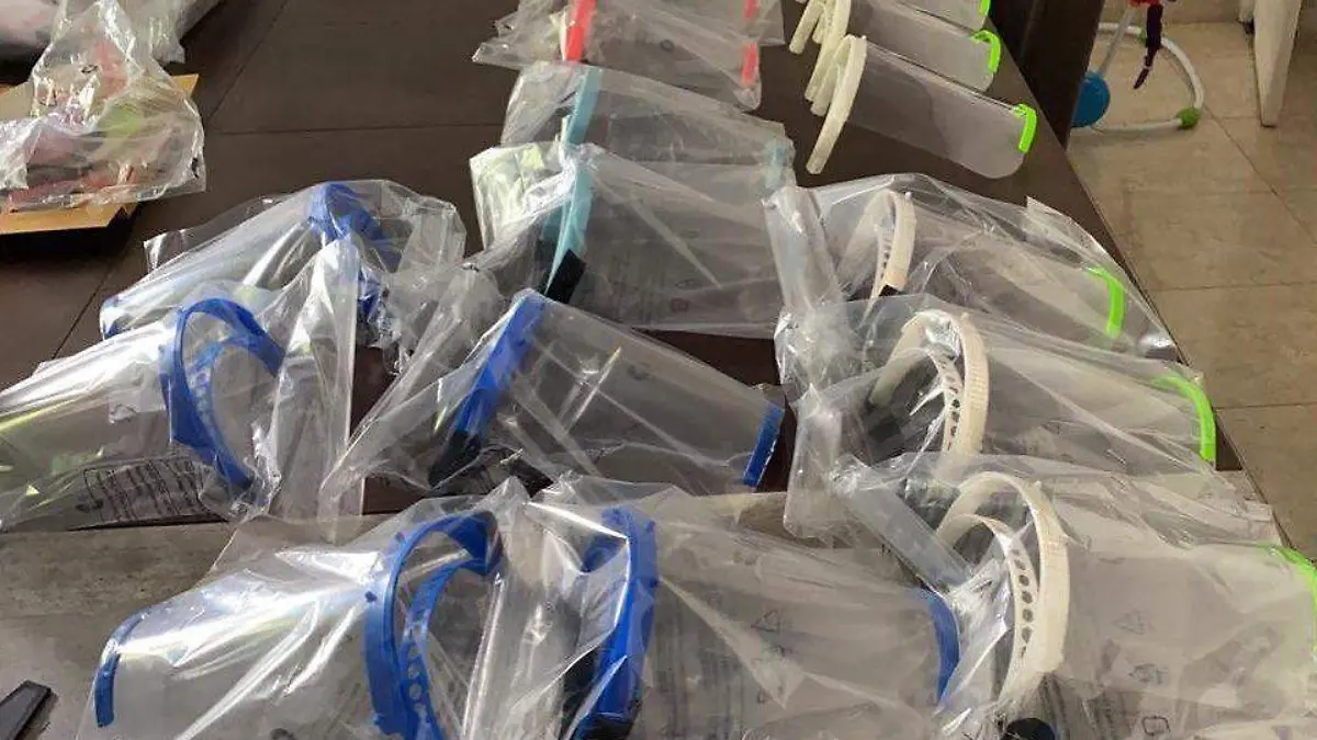 TRIANA3  Colegio Cervantes multiplica producción en caretas de protección