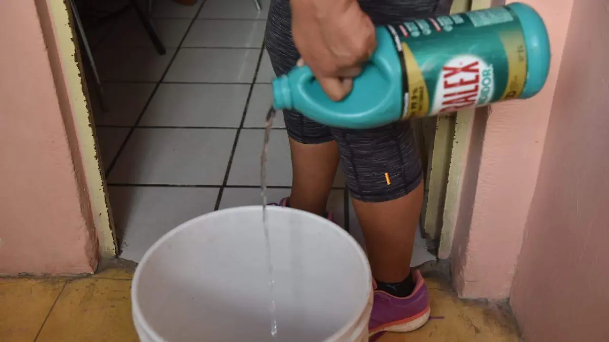 MIGUEL 2 Uso excesivo de cloro en baños, nocivo para el medio ambiente