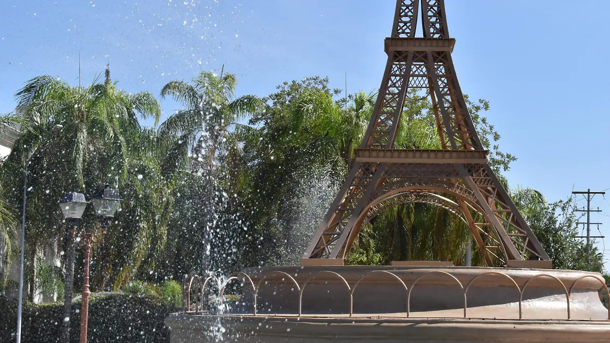 réplica de la Torre Eiffel