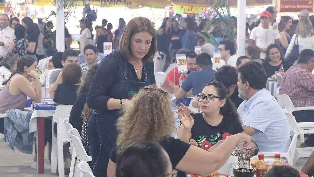 14 Logró buen resultado el stand del DIF en la Feria de Torreón