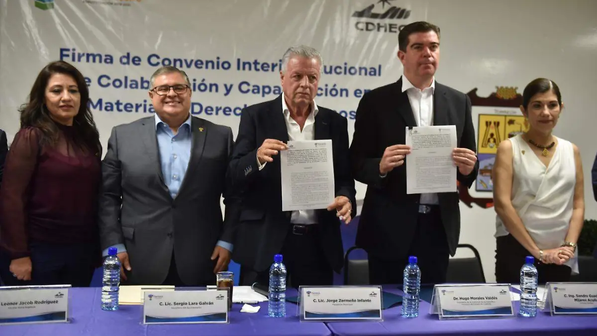 35 Se enlazan Ayuntamiento y CDHEC convenio de capacitación2