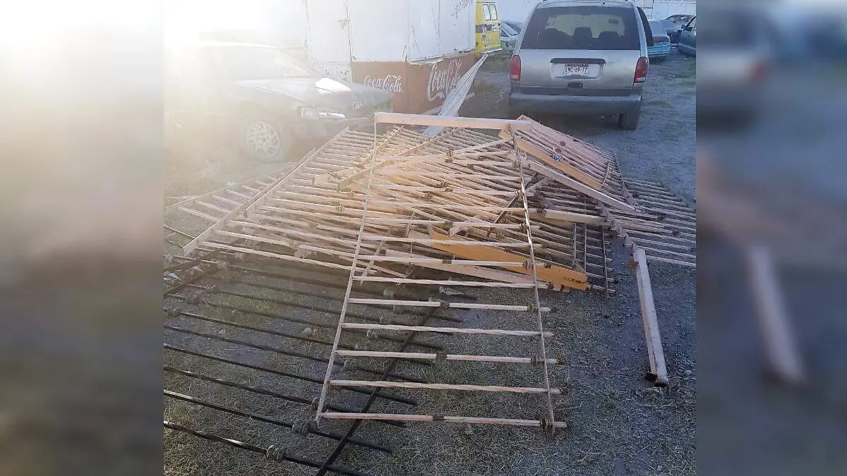 14 En el  retiro de rejas de la Unidad Deportiva1okok