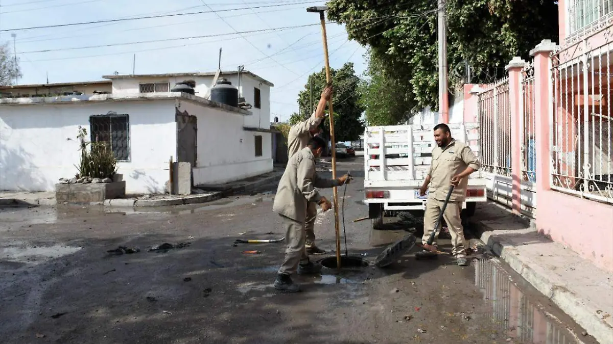 Están por concluir las reparaciones en la línea de conducción de aguas residuales que sufrió un desperfecto la noche del jueves 