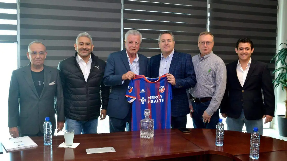 33 Se reunió 1