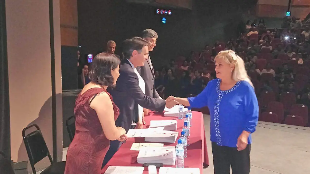08 Celebra Peñoles la graduación anual de su Centro Comunitario1