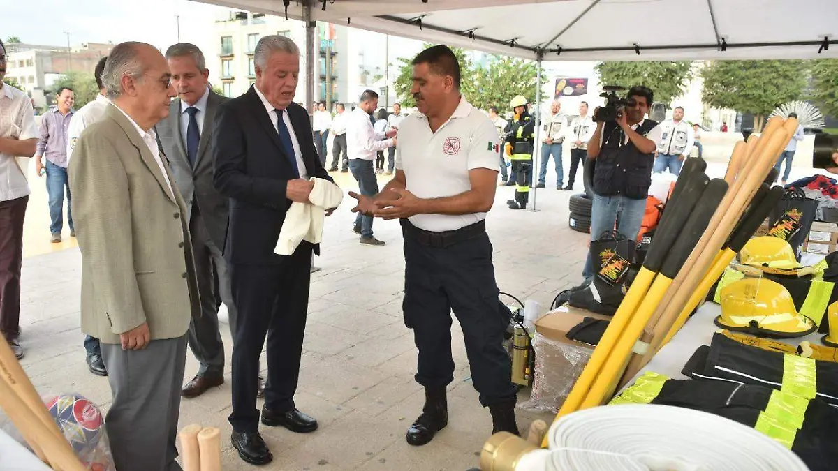 01 Reciben Bomberos de Torreón equipo por 6 mdp2