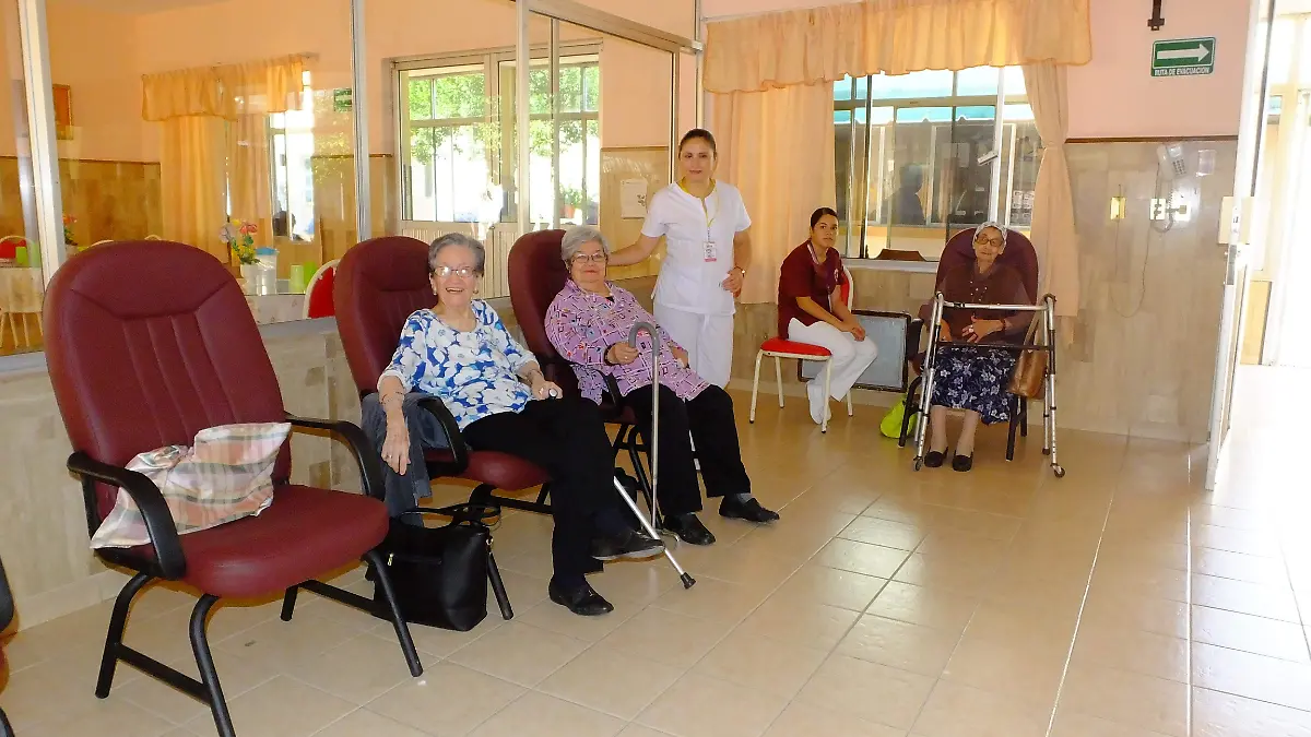 atención especializada para adultos mayores