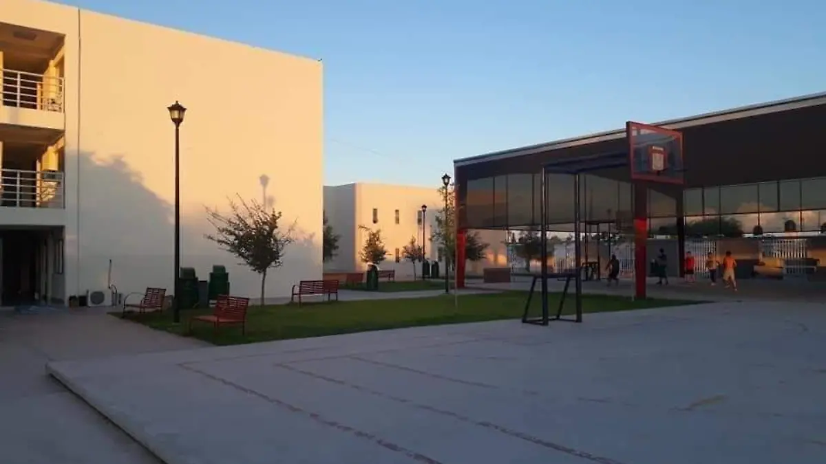 10 MARCELA1 El Instituto de Estudios Superiores “Ignacio Zaragoza” promueve sus carreras y una maestría