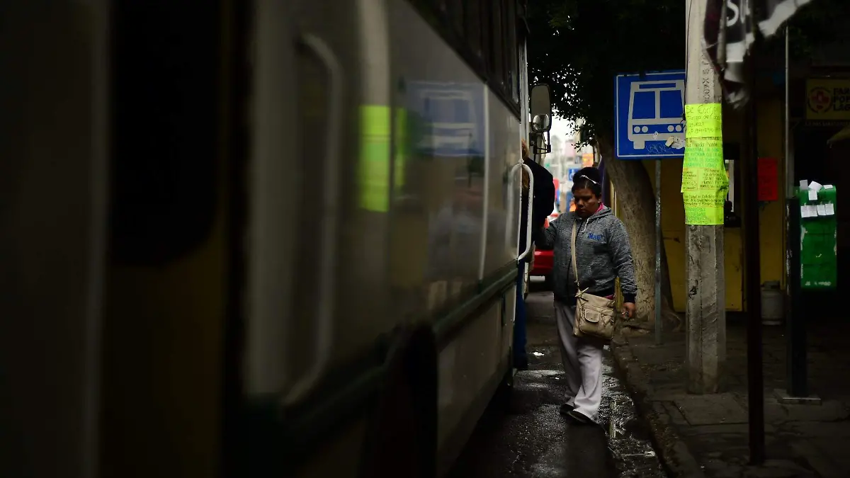 usuaria del transporte público