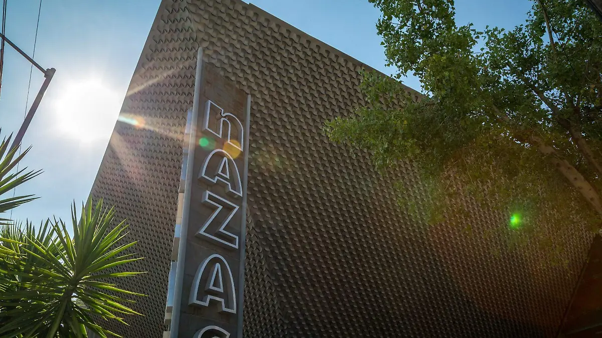 presente en teatros y museos