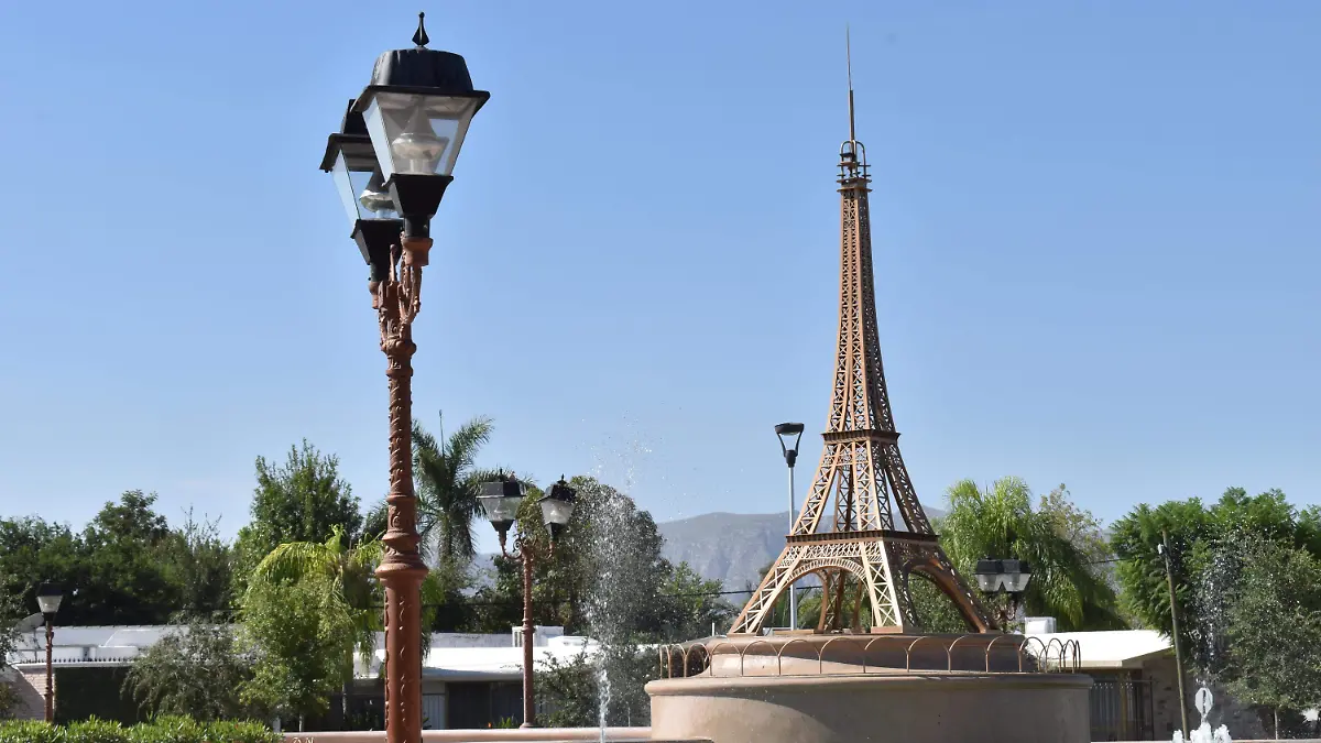 réplica de la Torre Eiffel