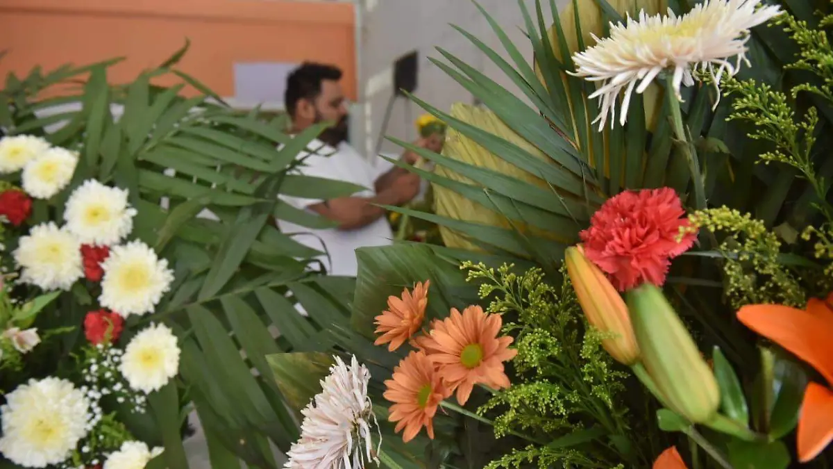 COBIAN 3    TRABAJADORES DEL MERCADO DE FLORES LANZAN UN SOS