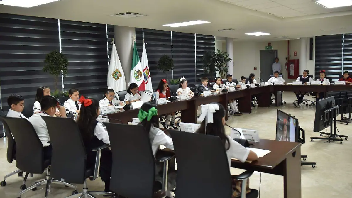 Los integrantes del Cabildo Infantil 2022 recibieron sus nombramientos de manos del alcalde Román Alberto Cepeda González