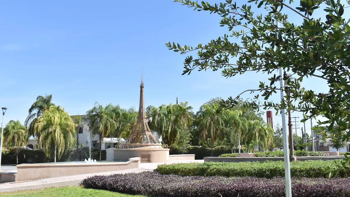 réplica de la Torre Eiffel