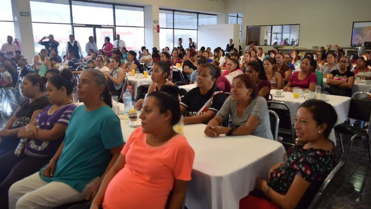 04 Desayuno a las madres que recibieron información sobre lactancia3