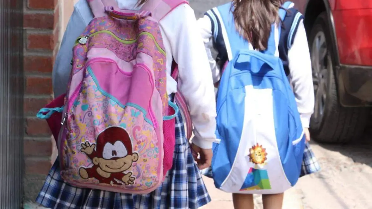 05 Las mochilas escolares deben ser ligeras