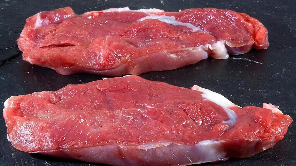 22 Mujer roba en carnicería y la nombran