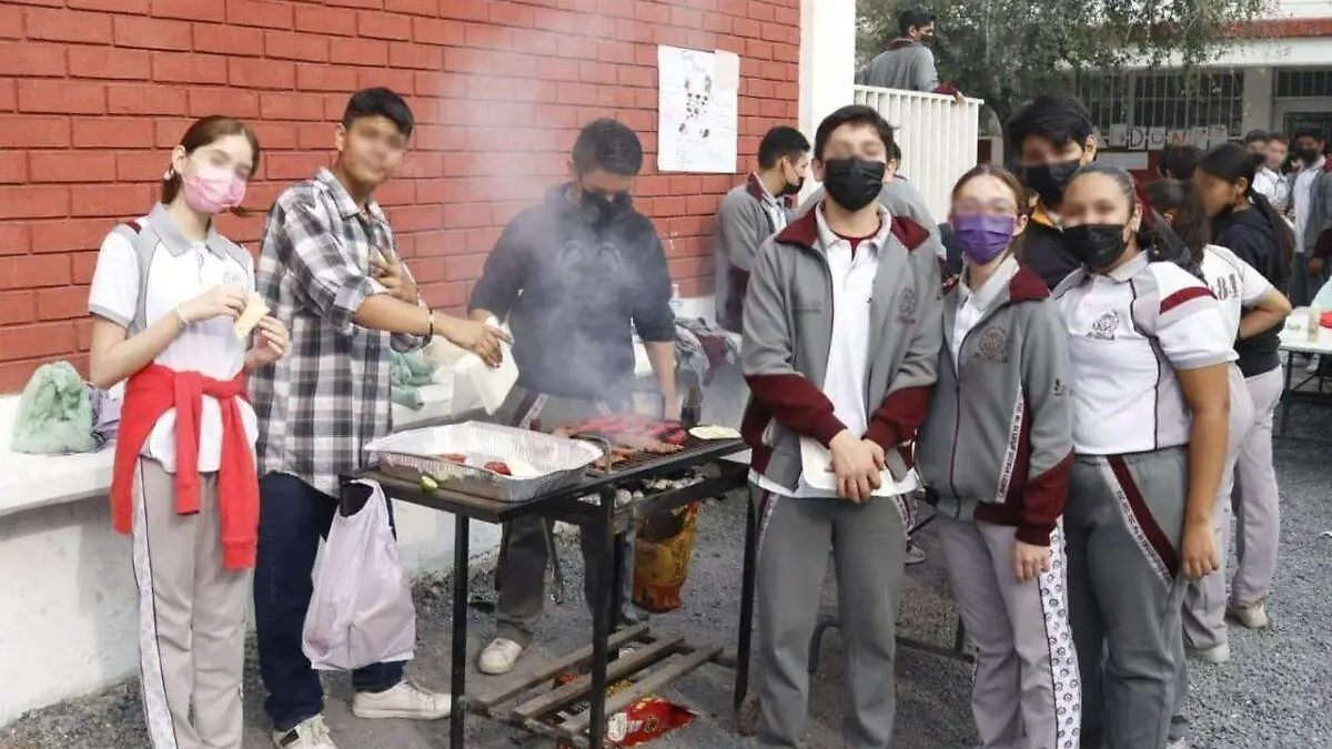 alumnos-haciendo-carne-asada