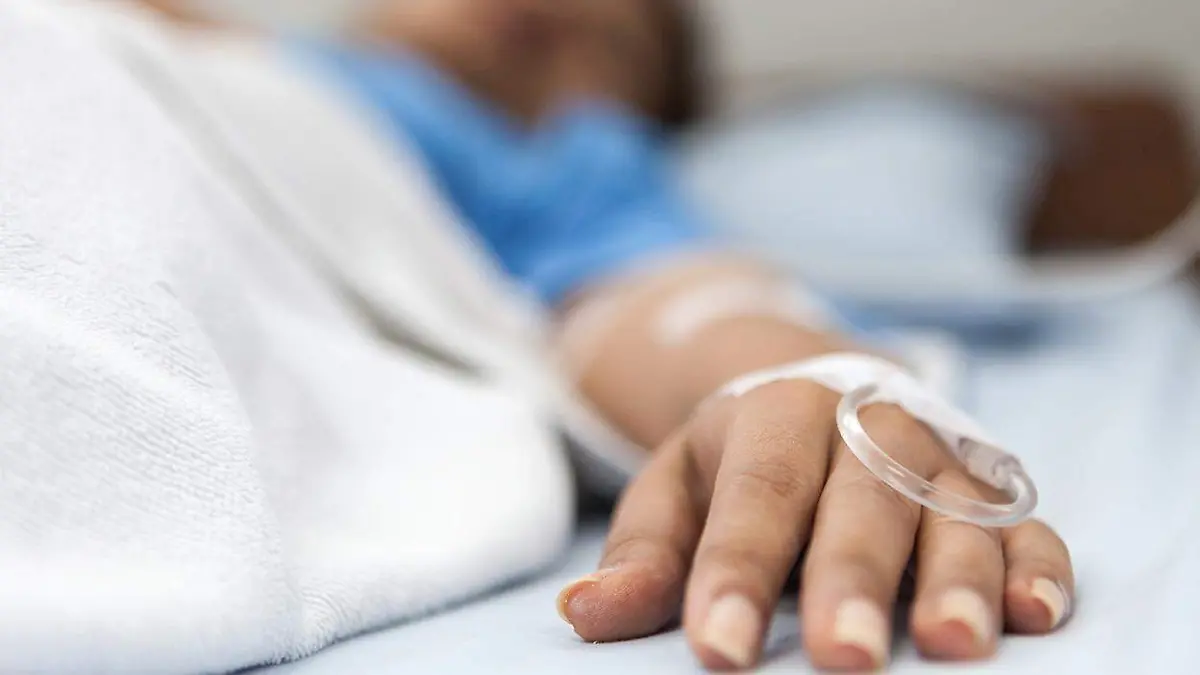 hombre internado hospital