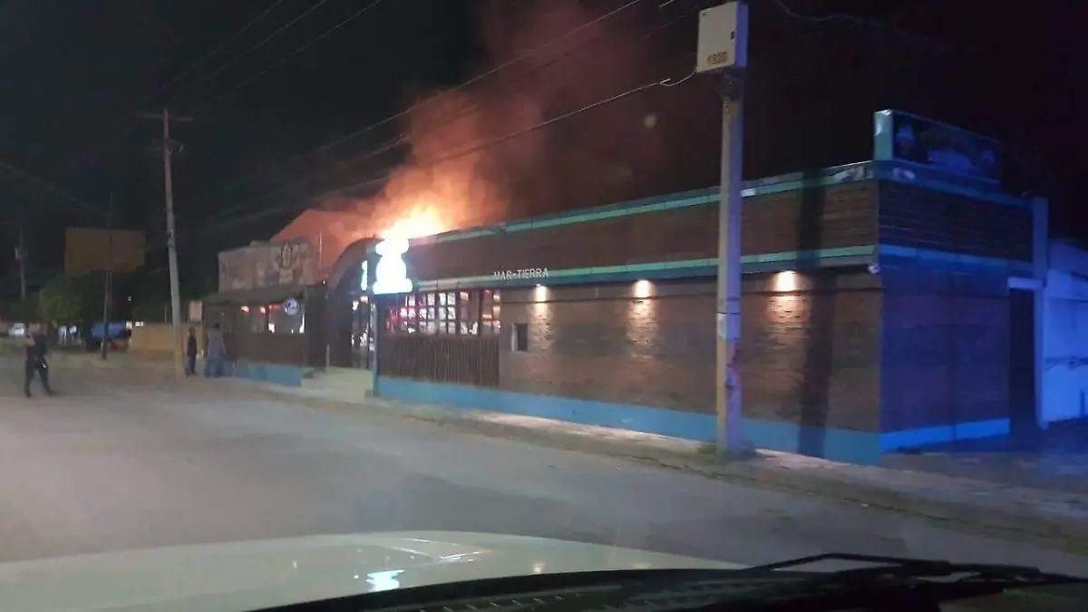 incendio restaurante noche
