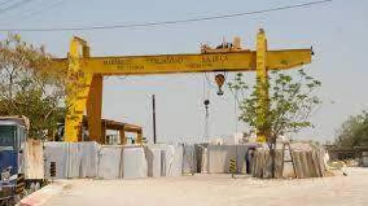 16 Trabajador fallece al resbalar y golpearse la cabeza