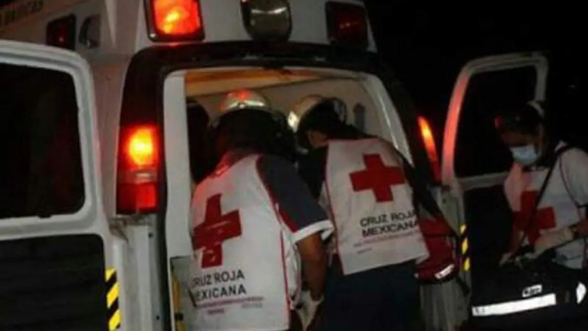 cruz-roja-noche-ambulancia