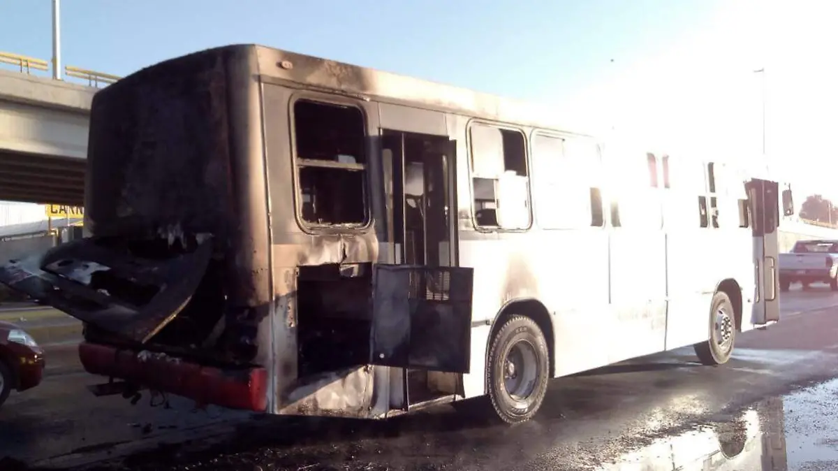 j27 Camión incendiado 1