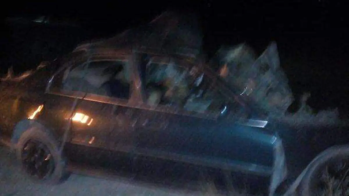 08 Camioneta impacta auto y mata a cinco personas