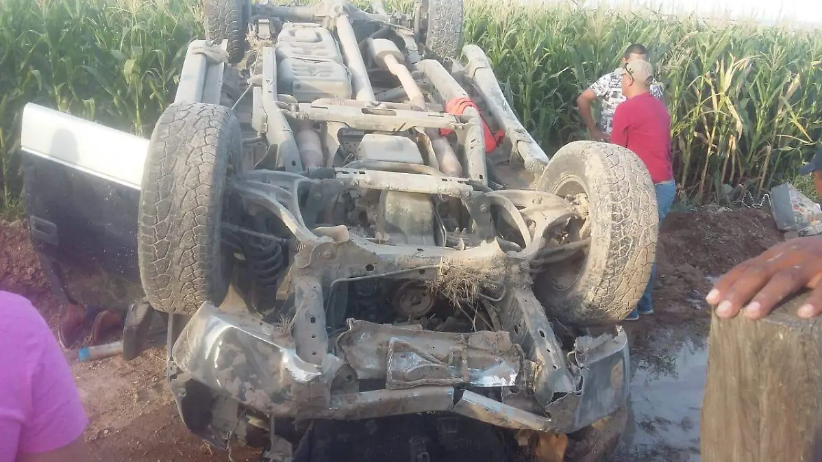 17 Dos lesionados en un accidente carretero en el ejido 13 de Marzo