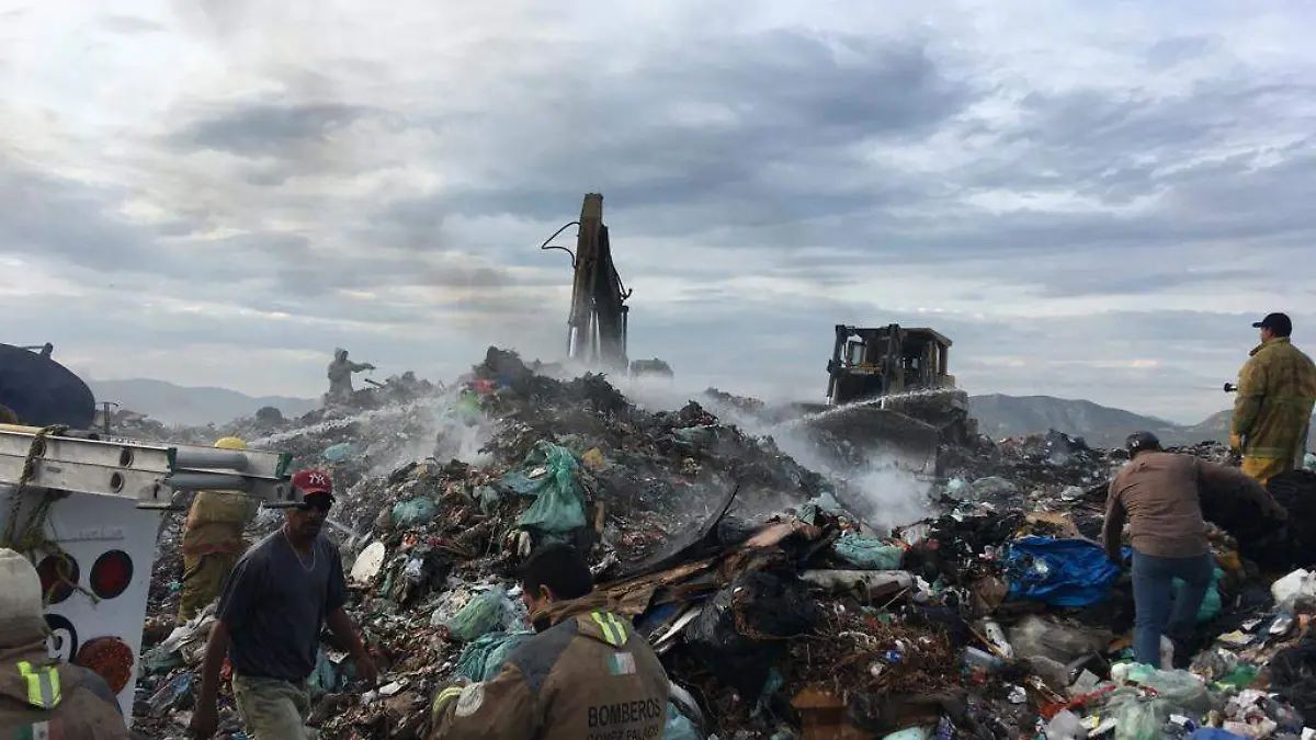 03 PC controla fuego en Relleno Sanitario1