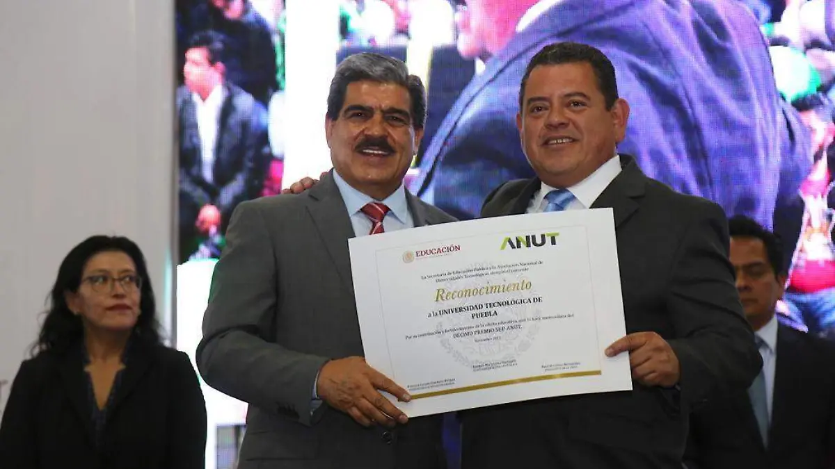 23 Entregan 10º Premio SEP