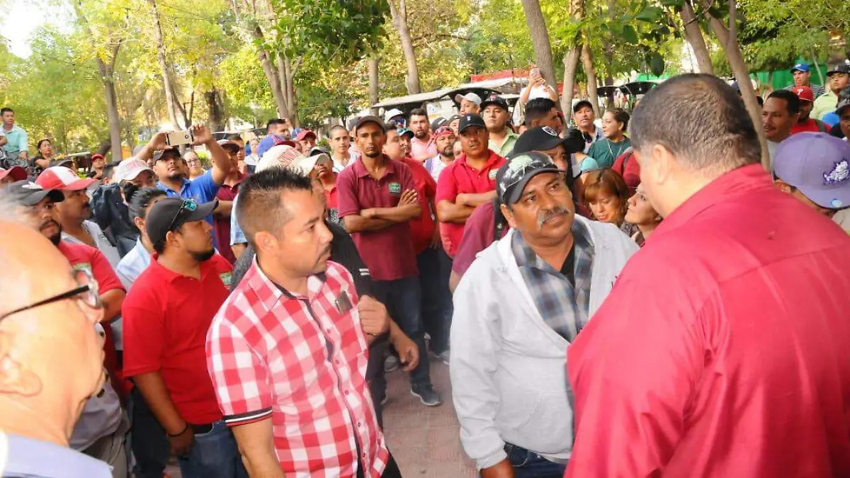 01 Se cumplen 24 horas de plantón en Presidencia de Lerdo7