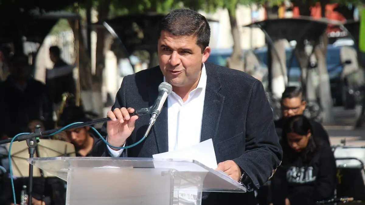 13 Encabeza Homero Martínez desfile revolucionario en la “César G. Meraz”