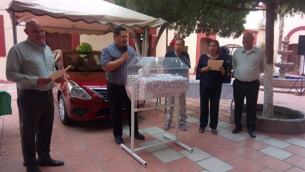 10 Realizan sorteo por pago del predial