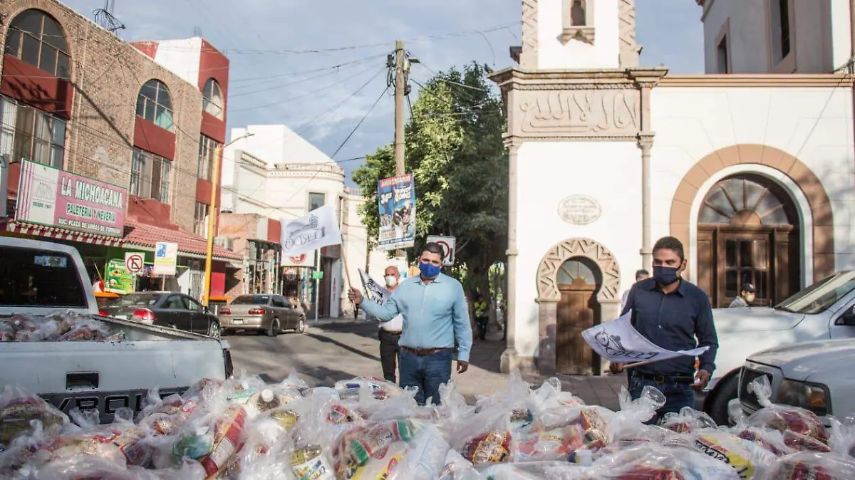 ROBERTO 3  Homero Martínez da banderazo a caravana alimenticia contra el coronavirus