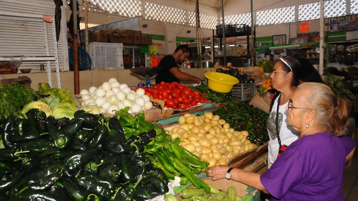 32 Se mantienen ventas en Mercado Donato Guerra