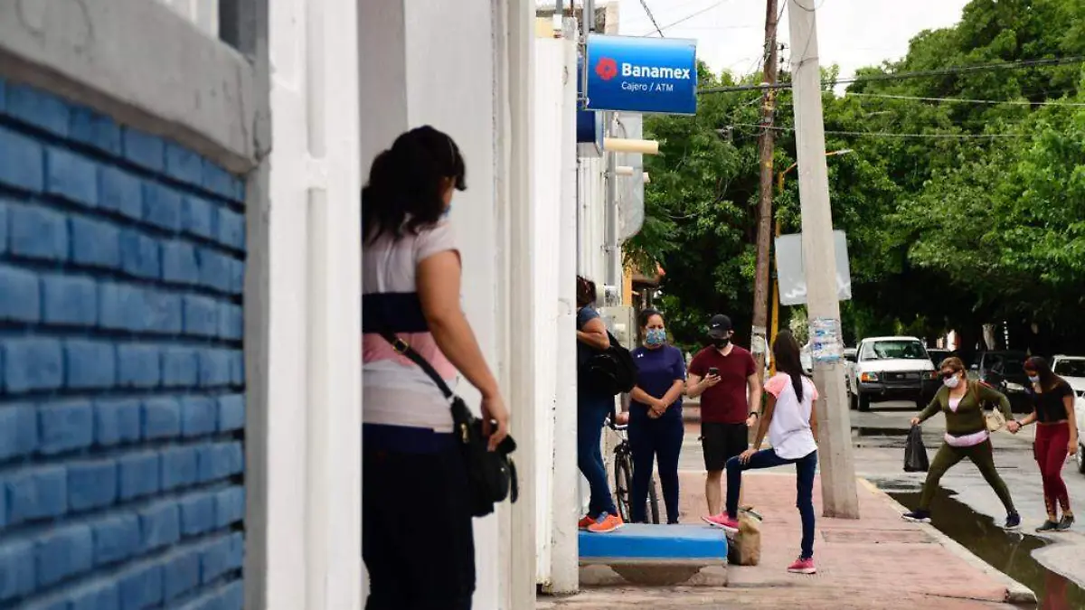 Desorden bancos cajeros Covid