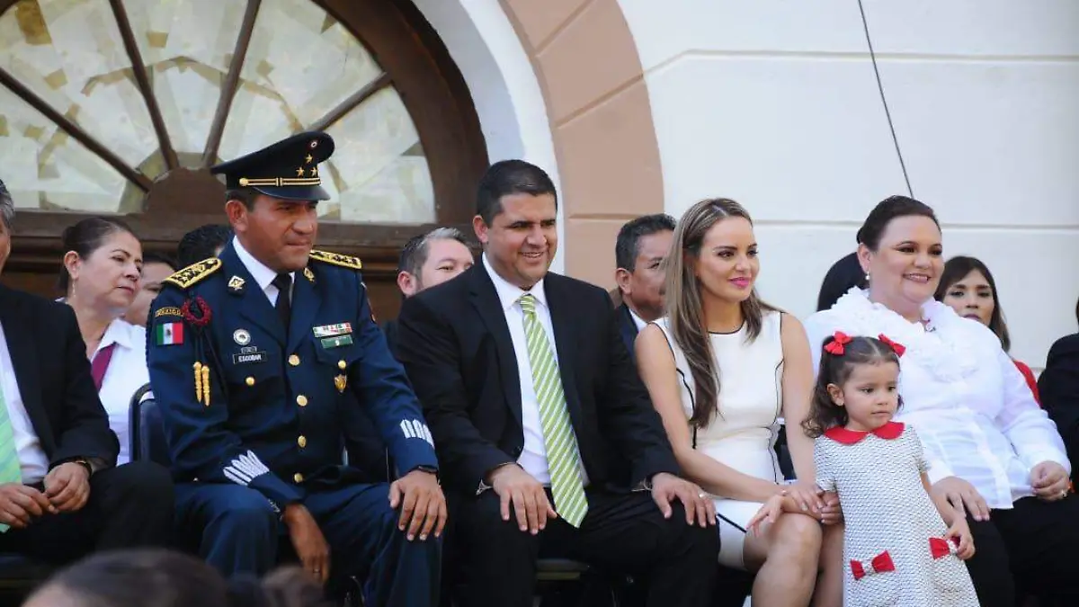 24 Lo encabezó Homero Martínez y Susy Torrecillas