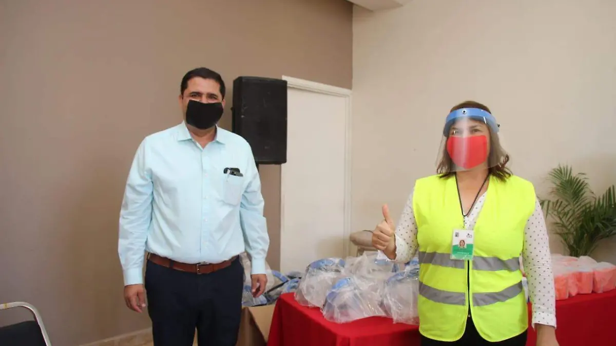 ROBERTO 4 Entrega Homero Martínez insumos a brigadistas de prevención