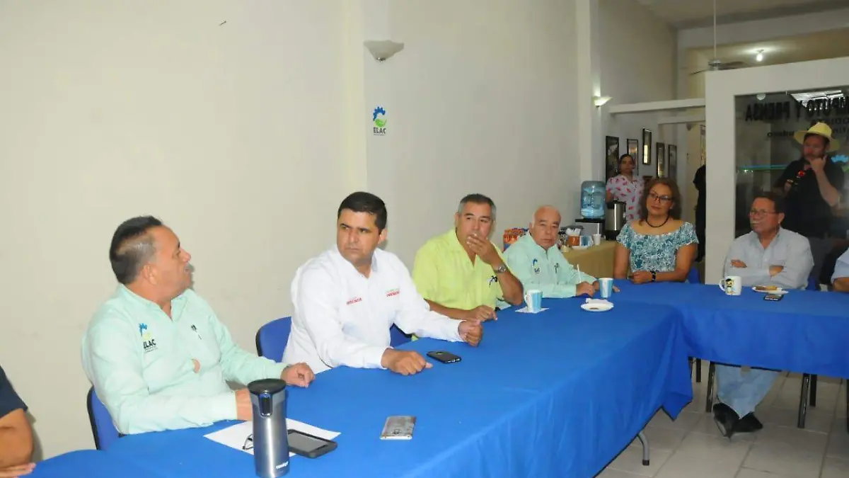 11 Homero Martínez se reunión con empresarios lerdenses