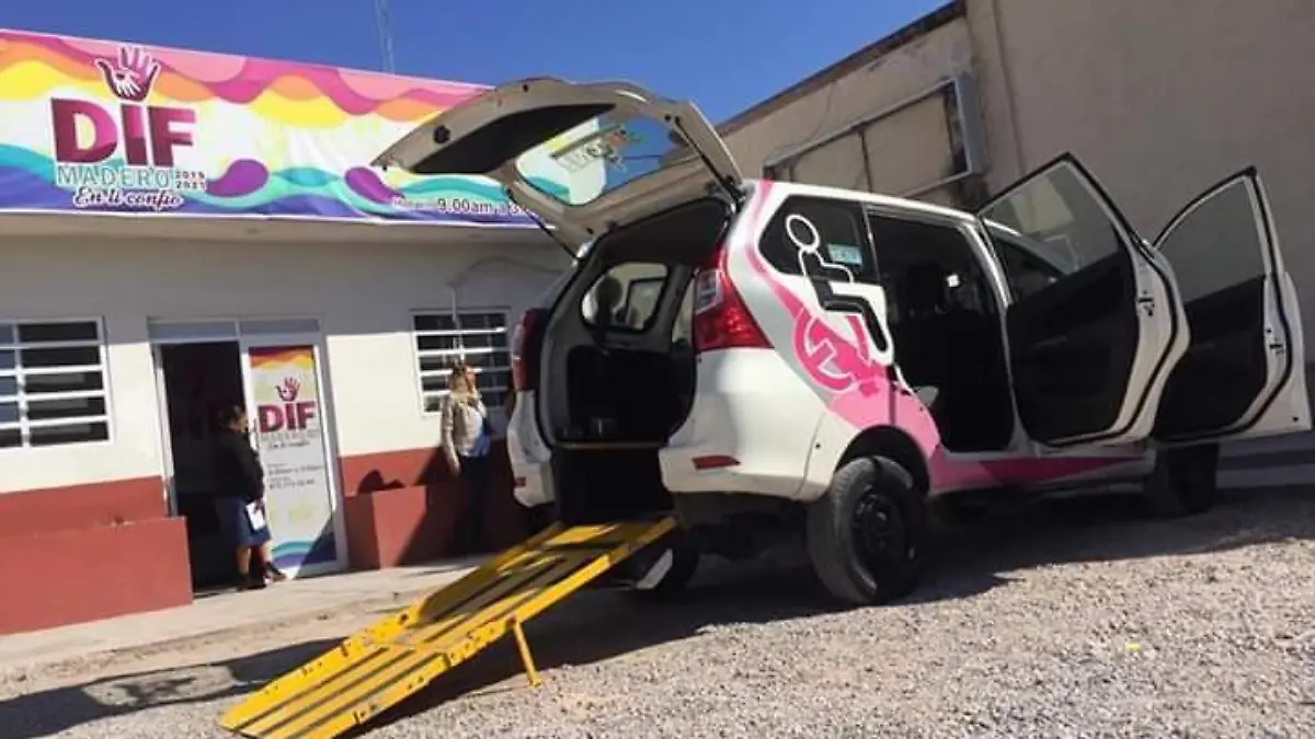 24 COBIAN 5   SIGUE A DISPOSICIÓN DEL PÚBLICO EL TAXI UNEDIF EN FIM