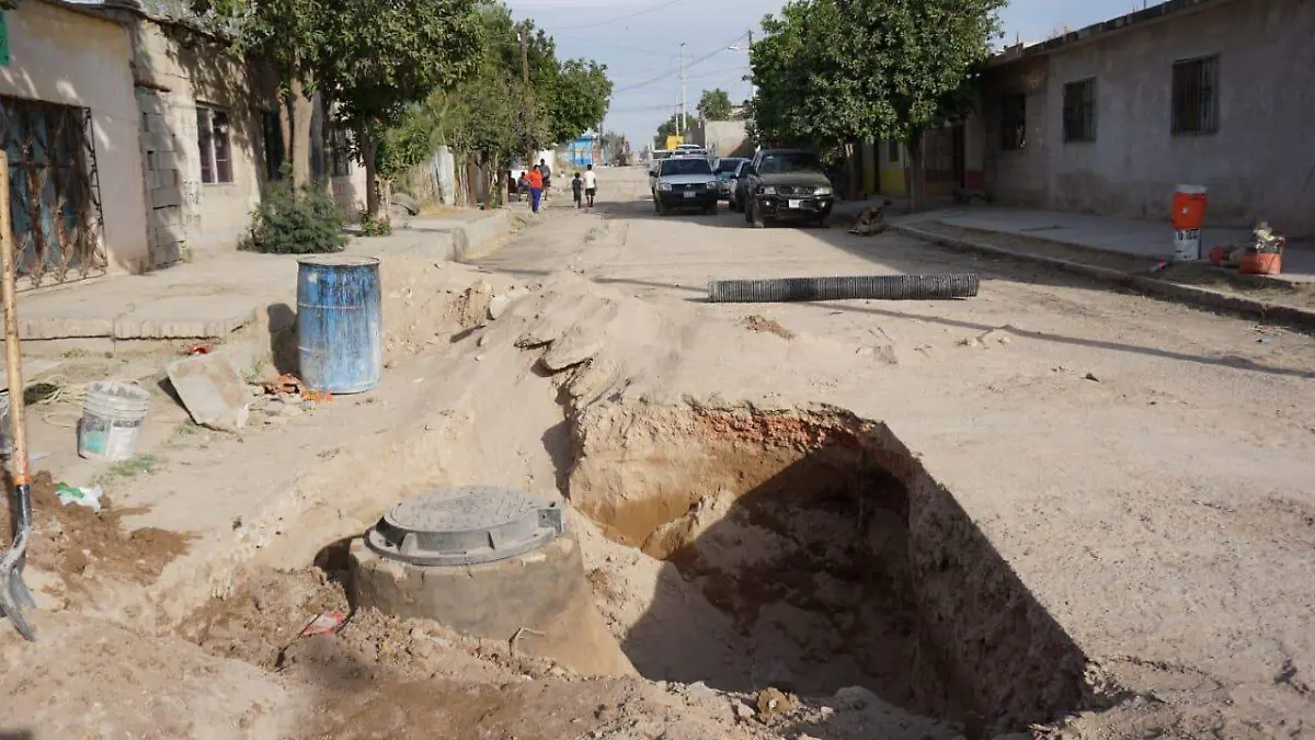 11 COBIAN  Arranca drenaje sanitario y pluvial en colonia José T. Luna.