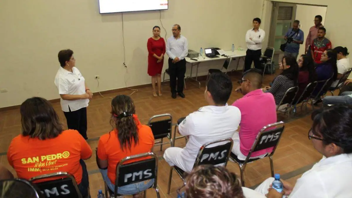 12 Imparten Curso Taller