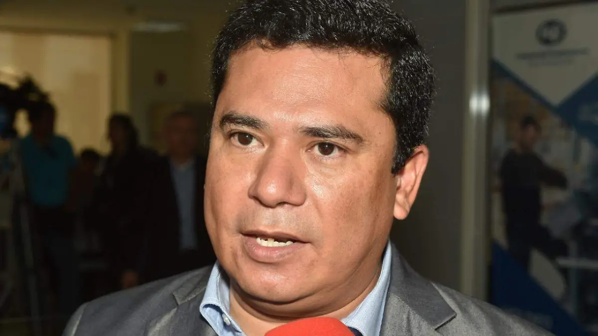 20 EL PRESIDENTE VIENE A VER SI ESTAN TRABAJANDO REYES FLORES