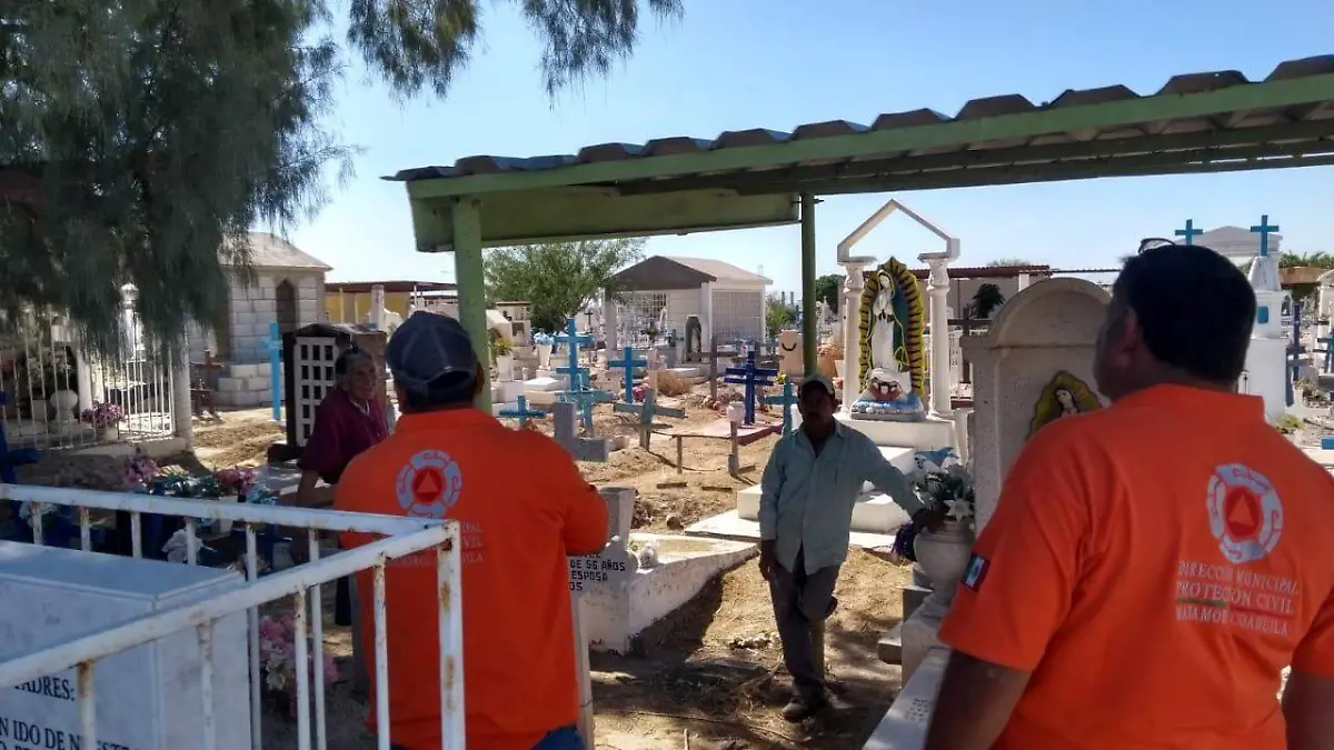 04 UNOS 20 MIL VISITAN PANTEONES EN MATAMOROS 2