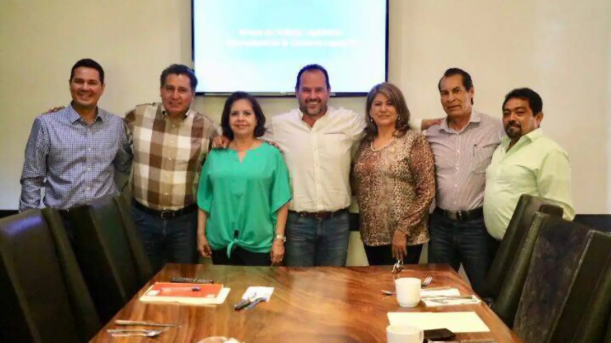 12 Buscan conformar bloque de diputados laguneros1