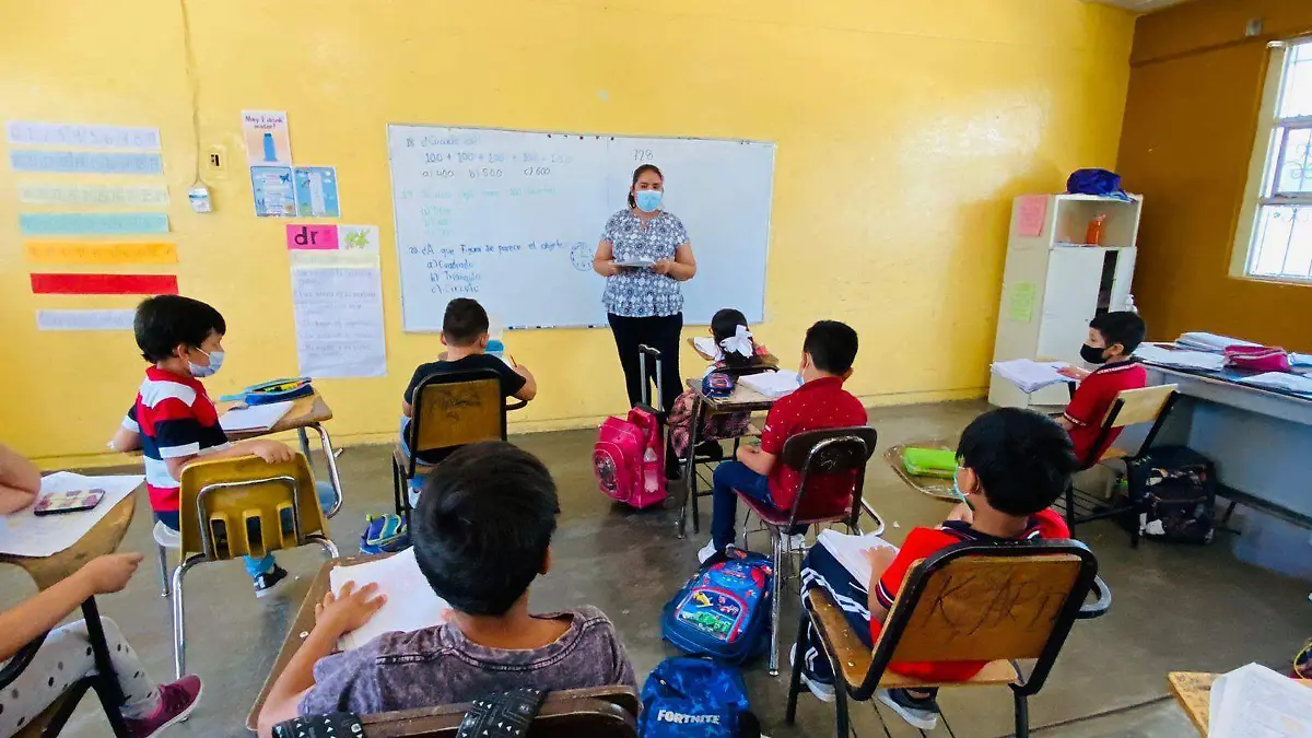 alumnos y salón de clases