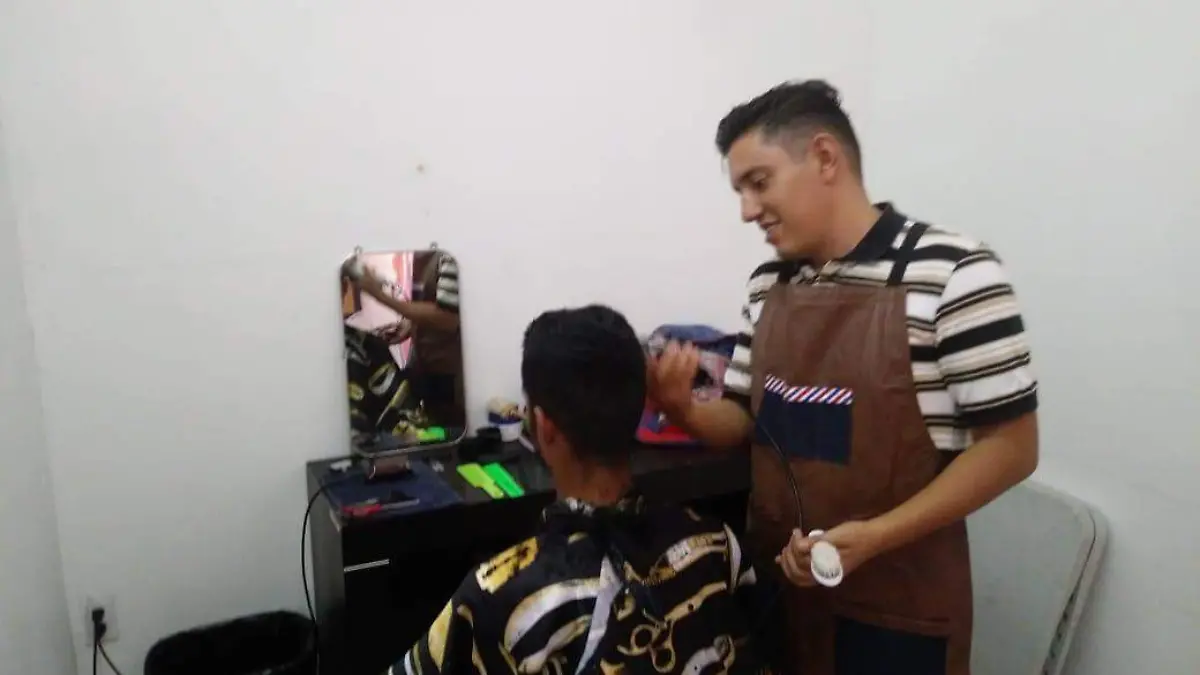 08 Ofrece el Instituto Municipal de la Juventud cortes de pelo gratuito