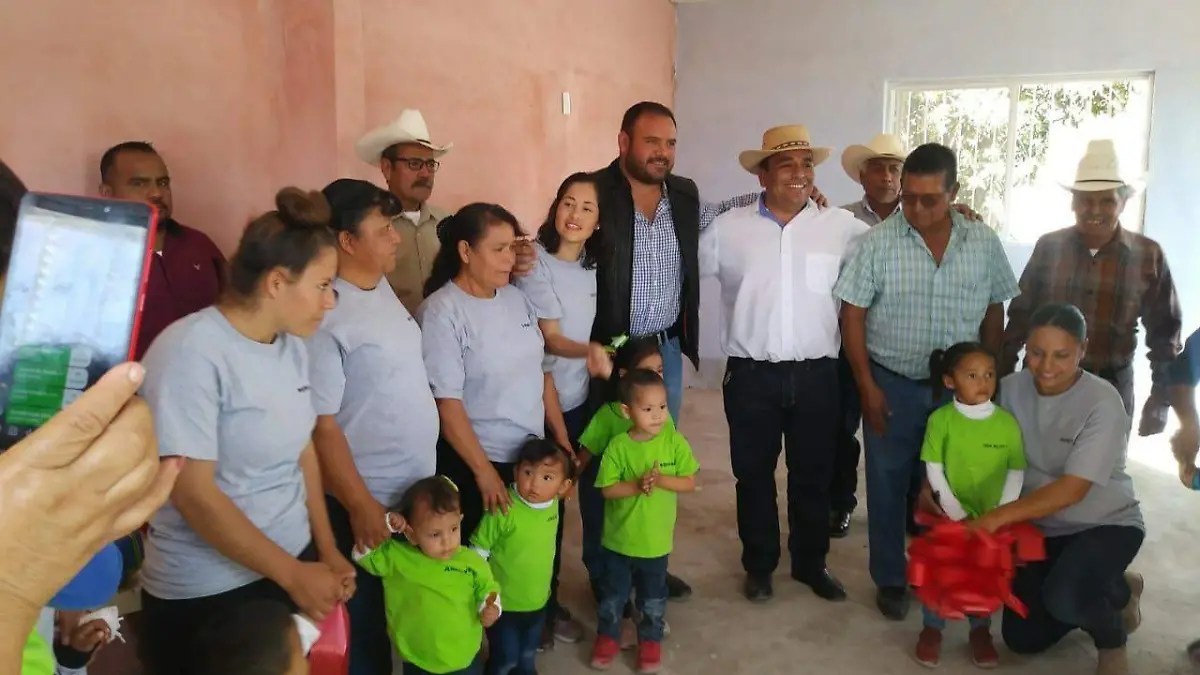 19 ENTREGA ALCALDE AULA DE EDUCACIÓN INICIAL1